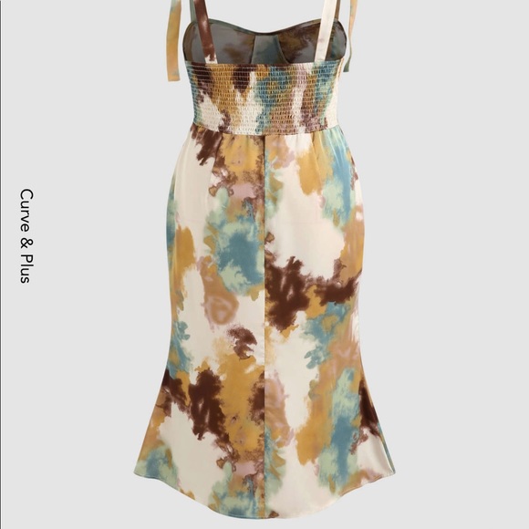 Curve & Plus Watercolor Maxi Dress - Picture 3 of 6